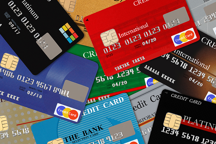 個人再生の前後でクレジットカードは使える？